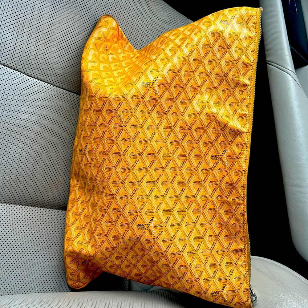 Med Size Goyard Bag For A Great Price